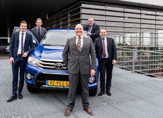 Eigentijdse Dealer op bedrijventerrein Calveen