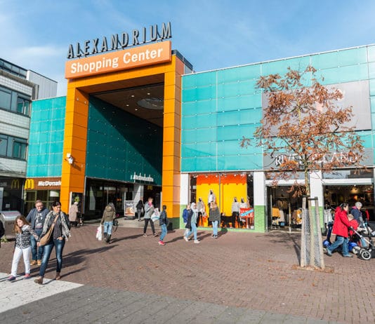 Alexandrium Shopping Center: It’s shopping time!