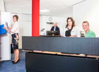 Midden in de samenleving… Perdijk Makelaardij (c) Joke Schut