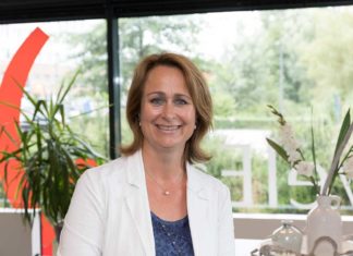 Een sieraad voor uw oor JewelEar - Een sieraad voor uw oor