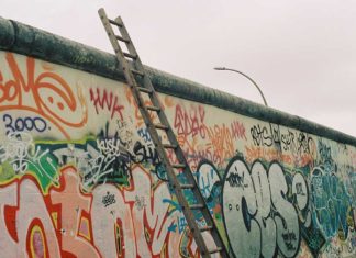 Wo ist Die Mauer? De Berlijnse Muur 30 jaar na de val De Berlijnse Muur 30 jaar na de val