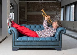 ERIC VLOEIMANS: ‘Musiceren doe je met je hart, hoofd en ballen’ Eric Vloeimans - Fotografie: Nico Brons