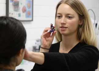 Kinderen op steeds jongere leeftijd bijziend De Hesse Optiek & Oogzorg - Fotografie Maybelline Koense