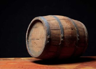 De gezelligste wijnhandel van Zuid-Holland Wijnkoperij Huub Oostendorp - Fotografie iStockphoto